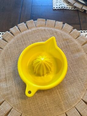 Vintage Yellow Plastic Hand Citrus Juicer - Lightweight Reamer